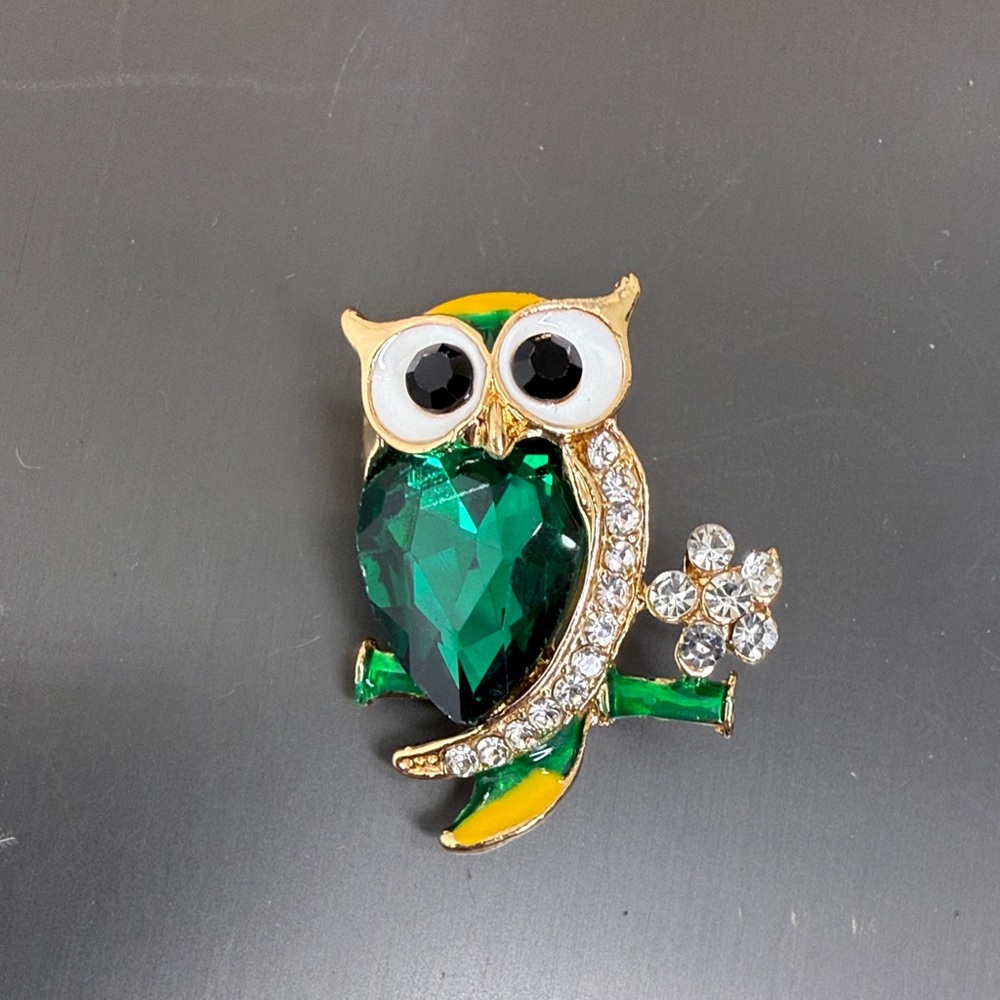 NWOT Elegant Owl Brooch with Green Gemstone and Gold Accents